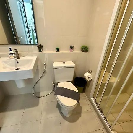 Location With Swimming Pool, Gym, Sauna, Washing Mashine, Fast Internet In Of อพาร์ทเม้น
