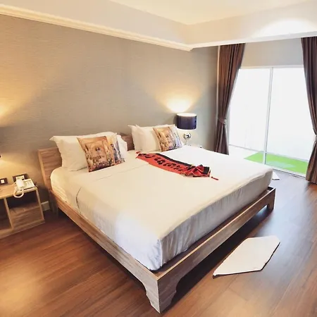 โรงแรม The Tamnan & 4*