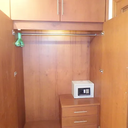 โรงแรม Tara Court