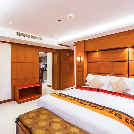 Tara Court โรงแรม