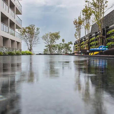 Golden Tulip Beachfront Hotel