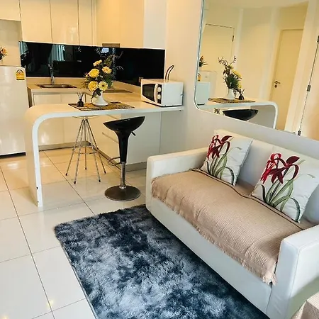 Center View Apartment *
