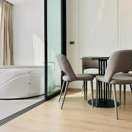 Edge Luxury 2bedroom High Floor Front Seaview With Balcony & Jacuzzi Pattaya