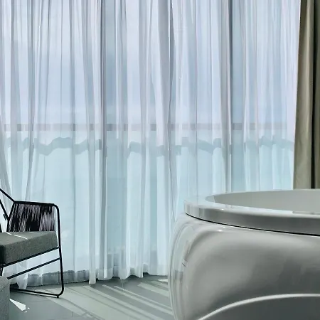 Edge Luxury 2bedroom High Floor Front Seaview With Balcony & Jacuzzi Apartment