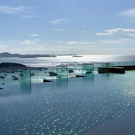 Apartment Edge Luxury 2bedroom High Floor Front Seaview With Balcony & Jacuzzi