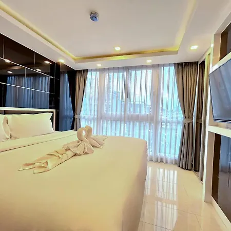 Grand Avenue Apartment