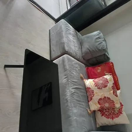 Close Service Apartment *