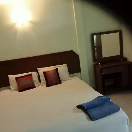 Kingfisher House And Bar บ้านพัก 3*