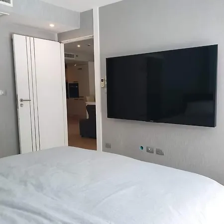 อพาร์ทเม้น Centara Avenue 2 Bedrooms Pool View *