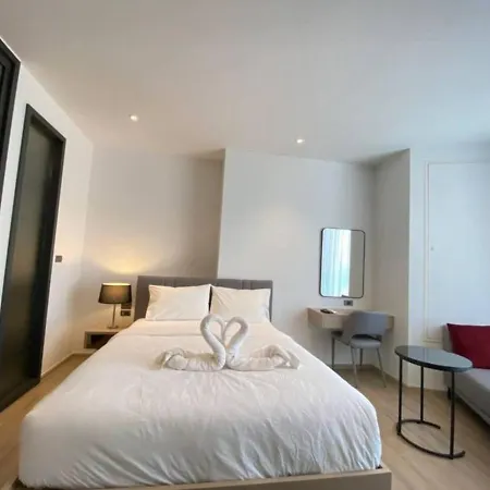 Edge Seaside Luxury Stylish Steps Away From * Pattaya