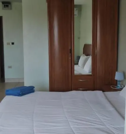 บ้านพัก Kingfisher House And Bar Pattaya