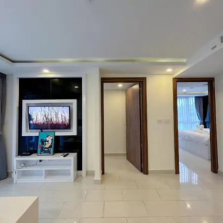 Grand Avenue Apartment