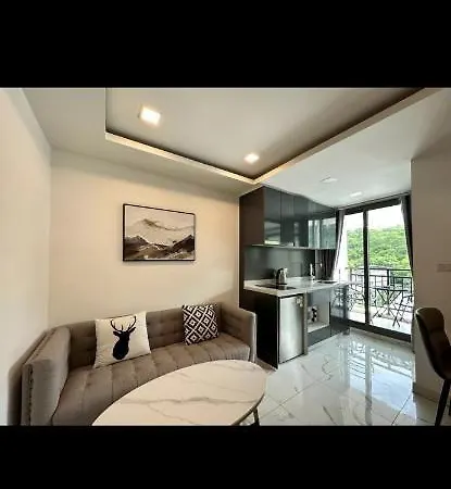 Acandia Center Suites Pattaya