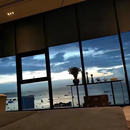 The Base 网红公寓 市中心核心区顶层无边泳池俯瞰整个芭堤雅海湾 * Pattaya
