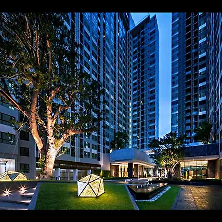 อพาร์ทเม้น The Base 网红公寓 市中心核心区顶层无边泳池俯瞰整个芭堤雅海湾 *