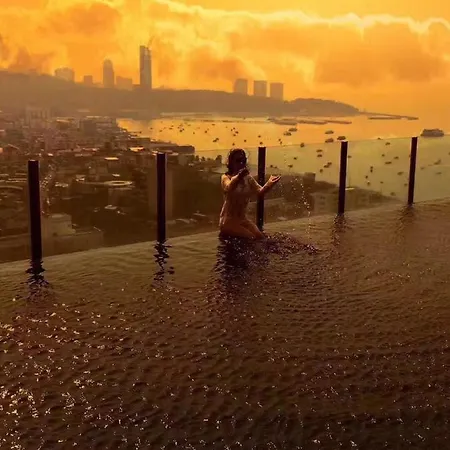 The Base 网红公寓 市中心核心区顶层无边泳池俯瞰整个芭堤雅海湾 อพาร์ทเม้น Pattaya