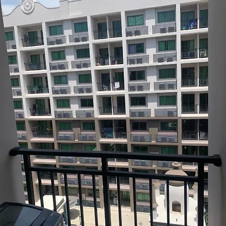 High Floor Pool View Near Walking Street Arcadia 高楼层泳池景 高速网络 智能电视 อพาร์ทเม้น Pattaya