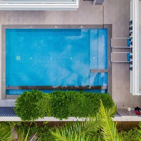 Hollywood Luxury Poolvilla Walking Street 4 Bedrooms *