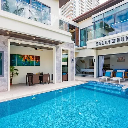 Hollywood Luxury Poolvilla Walking Street 4 Bedrooms * Pattaya