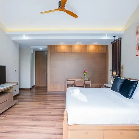 Hollywood Luxury Poolvilla Walking Street 4 Bedrooms วิลล่า *