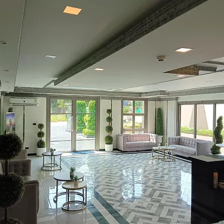 Arcadia Center Apartment *