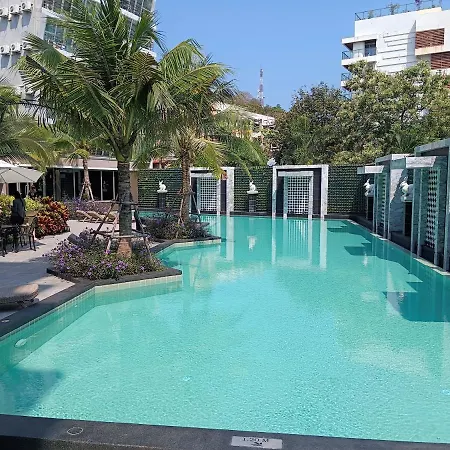 Arcadia Center Apartment