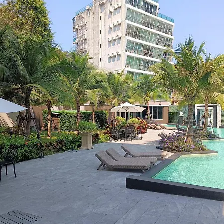 Arcadia Center Apartment *