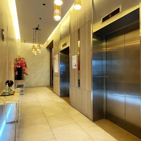 市中心无边泳池公寓 Apartment *