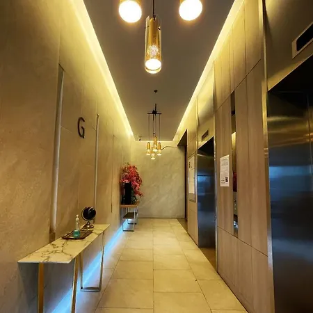 市中心无边泳池公寓 Apartment