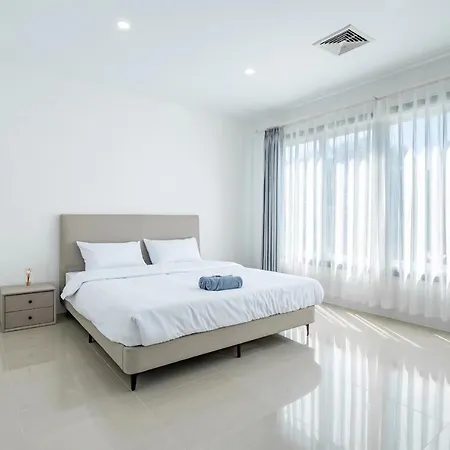 Villa 芭提雅市中心3卧泳池别墅，近海滩，网红悬崖餐厅,步行街 *
