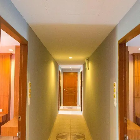 Hotel Lucky Residency 3*