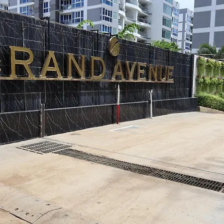 Grand Avenue Soi Boaukow Pattaya