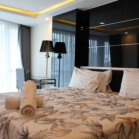 Grand Avenue By Nan Apartment