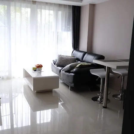 Grand Avenue Soi Boaukow *