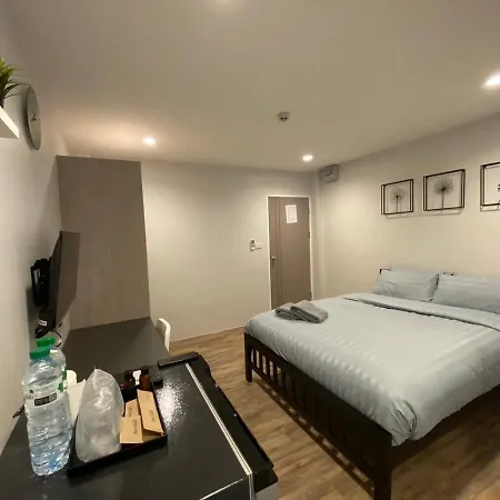 Aree House Poshtel Hotel 3*