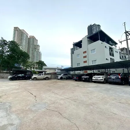 Aree House Poshtel Hotel