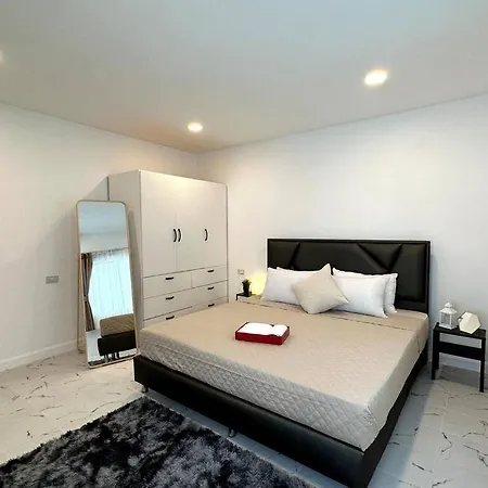 Luxury With Massage Pool In Downtown Pattaya, Walking Street Villa Pattaya