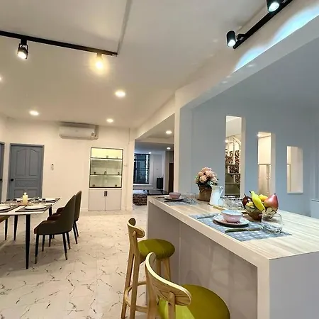 Luxury With Massage Pool In Downtown Pattaya, Walking Street Villa *
