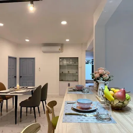 Luxury With Massage Pool In Downtown Pattaya, Walking Street Villa *