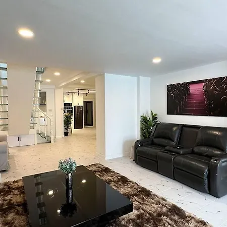 Villa Luxury With Massage Pool In Downtown Pattaya, Walking Street *
