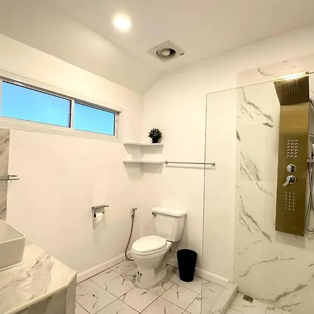 Luxury With Massage Pool In Downtown Pattaya, Walking Street Villa *