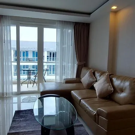 อพาร์ทเม้น Grand Avenue - Luxury - 2 Bedroom 2 Baths - Pool-view Pattaya
