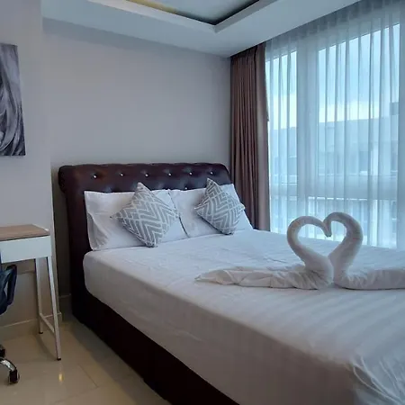 อพาร์ทเม้น Grand Avenue - Luxury - 2 Bedroom 2 Baths - Pool-view Pattaya