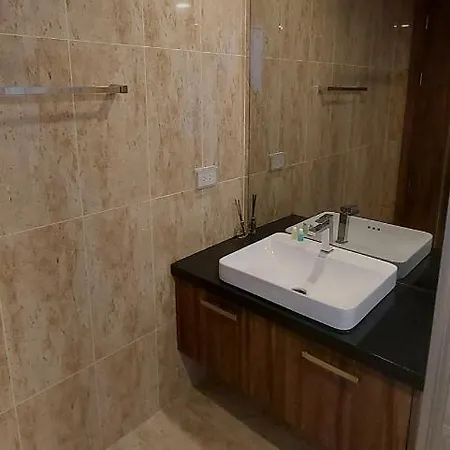 Grand Avenue - Luxury - 2 Bedroom 2 Baths - Pool-view อพาร์ทเม้น