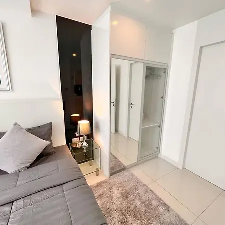 At 1 Bed In Ccr Apartment *