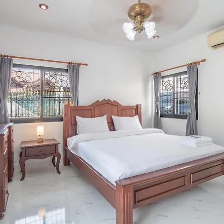 Deluxe 3 Bedrooms With Fancy Pool In Downtown Pattaya