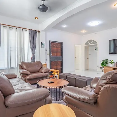 Deluxe 3 Bedrooms With Fancy Pool In Downtown * Pattaya