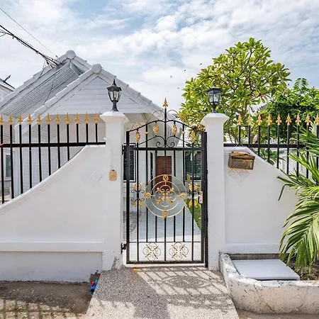 Deluxe 3 Bedrooms With Fancy Pool In Downtown Villa Pattaya
