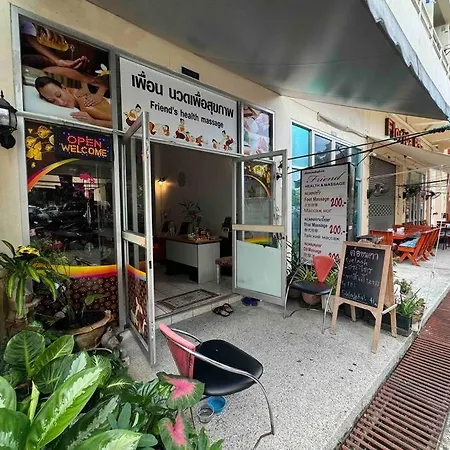 高端观景公寓：室内如画，乳胶床枕，双条车直达各景点，机场巴士站一墙之隔 Pattaya