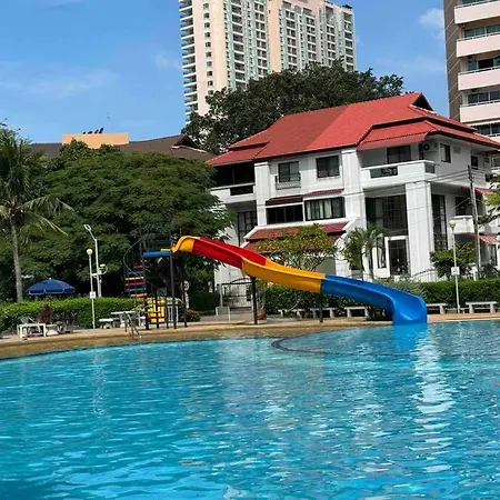 高端观景公寓：室内如画，乳胶床枕，双条车直达各景点，机场巴士站一墙之隔 Apartment *